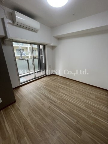 リップル南森町Ⅱの居間・リビング|ゆったりとした居間です