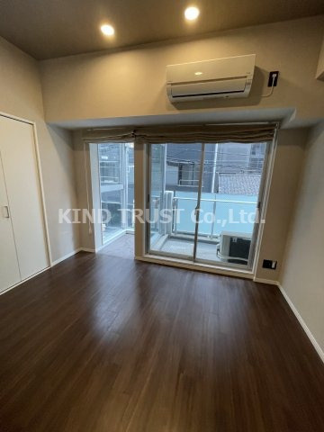 サンネクテール天満橋の居間・リビング|こちらの居間で趣味の時間をお楽しみください