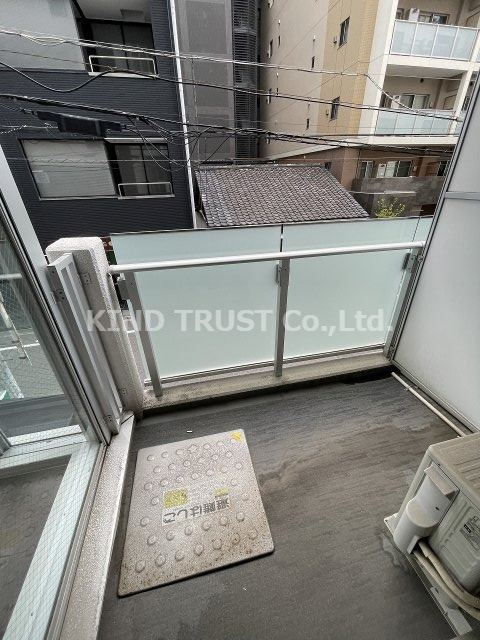 サンネクテール天満橋のバルコニー|外からの目が気にならないバルコニーで洗濯物が干せます