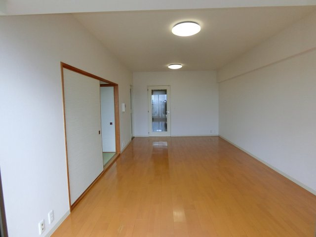 山王ガーデンハイツの居間・リビング