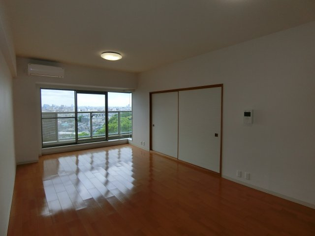 山王ガーデンハイツの居間・リビング