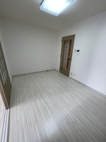 ユープレイスⅡの居間・リビング|ゆったりとした居間です