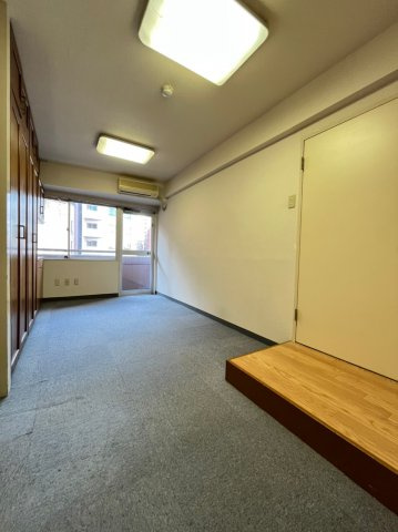 御苑ハイムの洋室|西向き