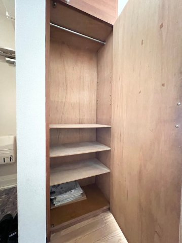 御苑ハイムの収納|玄関横の収納