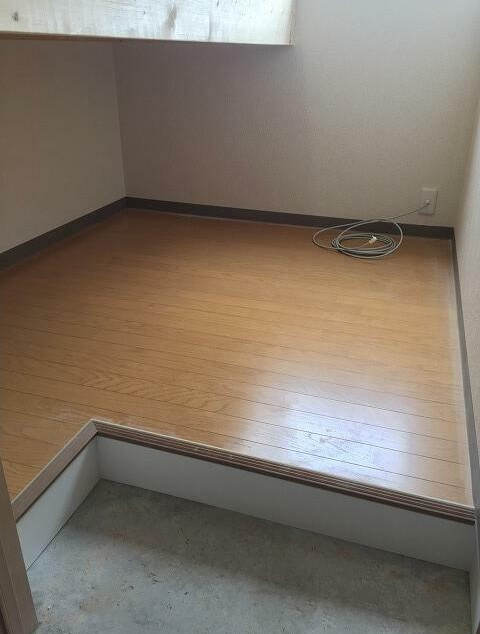 日野市三沢３丁目のアパートの玄関