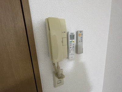 【セキュリティ】 | ピュアハウス | 受話器付きインターホンです