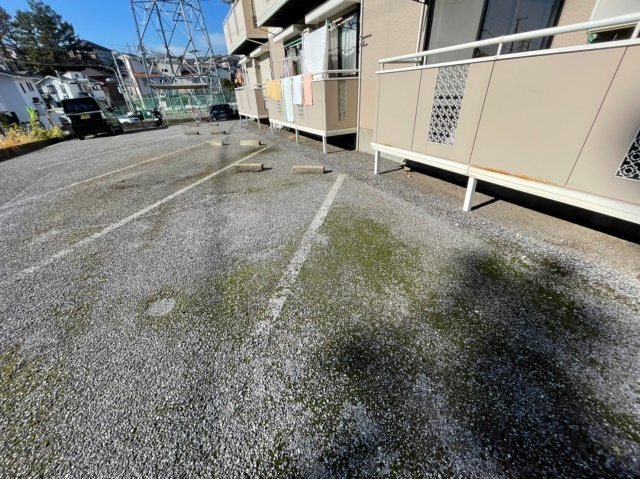 サンモール前原の駐車場
