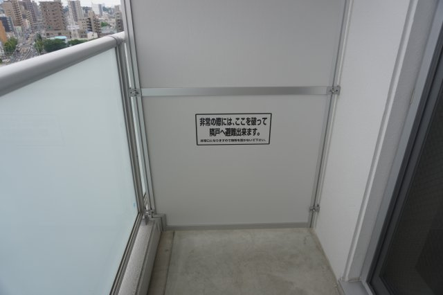 仲介手数料0！！STUDIO KANAREBASHIのバルコニー