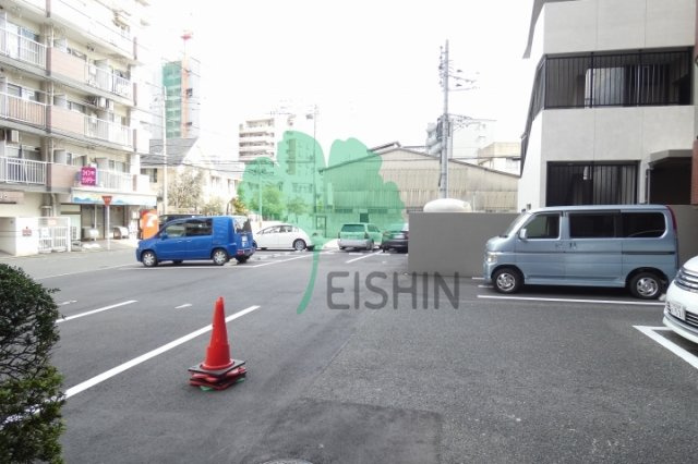 ロイヤルパレス博多の駐車場