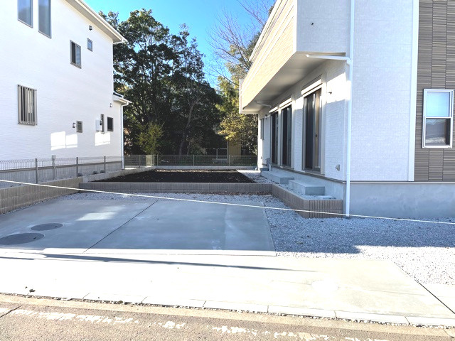 神川町植竹2期（全2棟）1号棟の駐車場|駐車スペースもあります