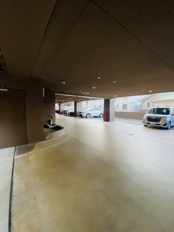 グランディアソラーレ長丘の駐車場