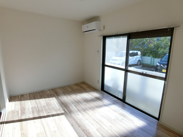 ロイヤルシングルの駐車場