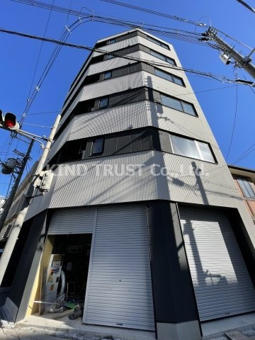 LuXe梅田西のエントランス|建物の内部です