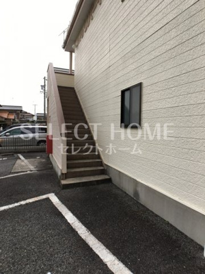 【エントランス】 | ハイツリバーイースト | ゆとりのあるエントランスです