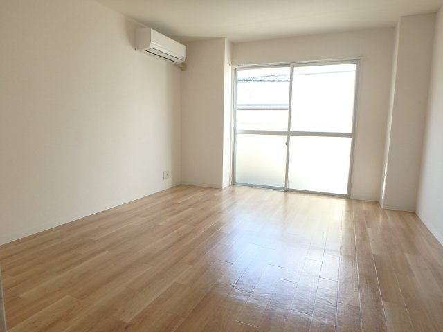 レーヴ小若江の洋室