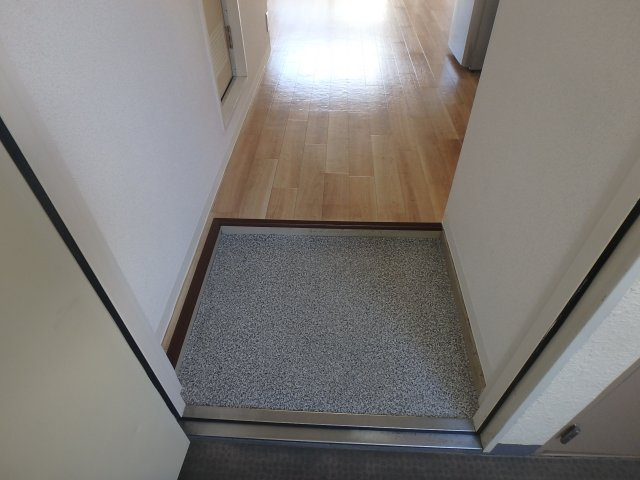 レーヴ小若江の玄関
