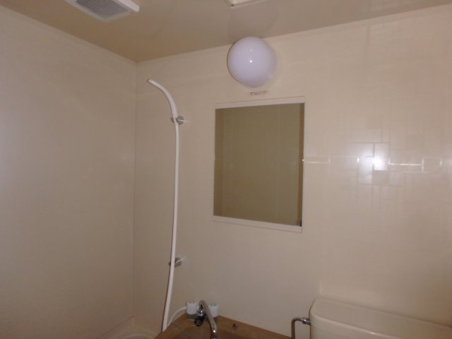 レーヴ小若江の浴室