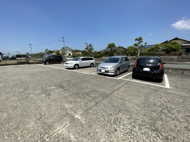 高岡ハイツシルクの駐車場