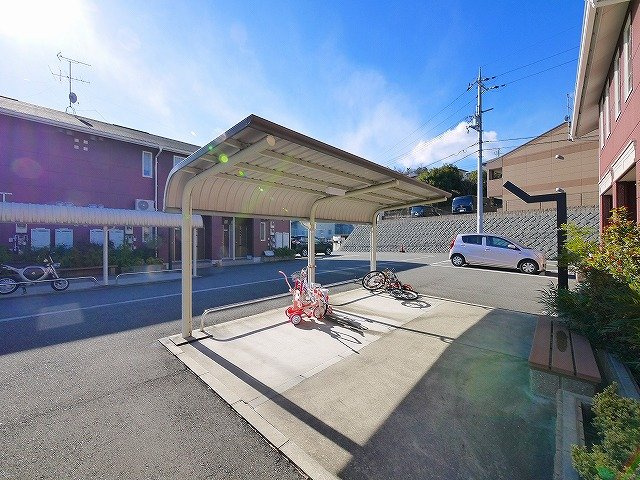 サンフィットヒルズ　Ａのその他共用部分|屋根付き駐輪場です