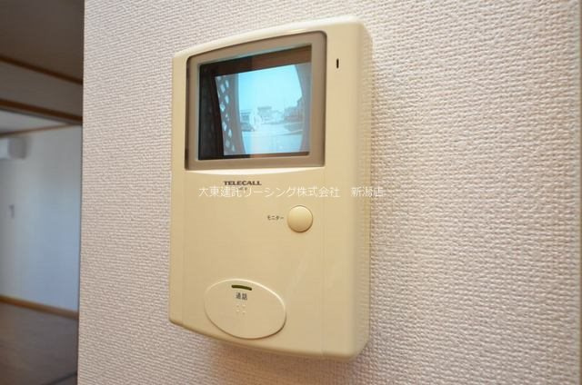 １０１号室　テレビモニター付インターホンになり防犯面も安心です。