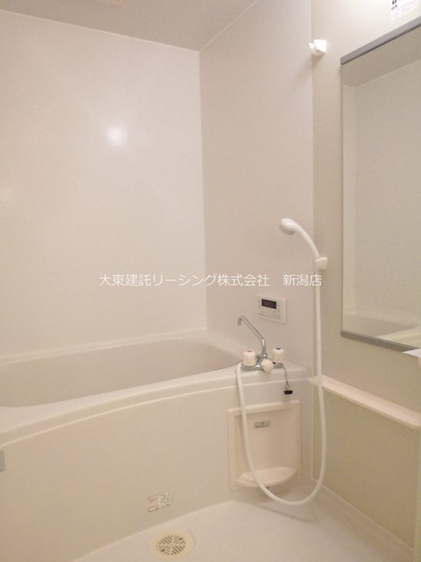 ２０１号室　追い炊き機能付きでゆったりくつろげます。