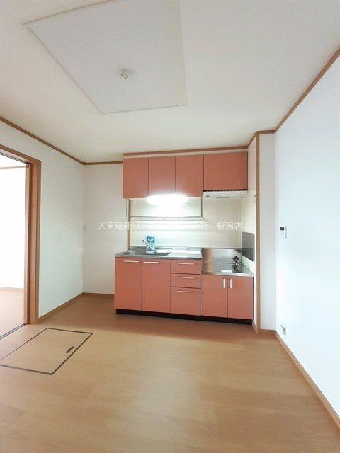 １０１号室　ダイニングキッチン７.５帖。