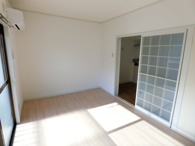 ロイヤルシングルの洋室