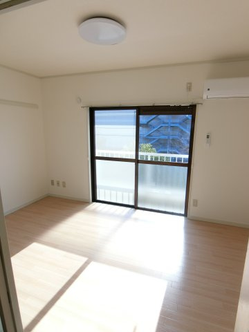 ロイヤルシングルの洋室