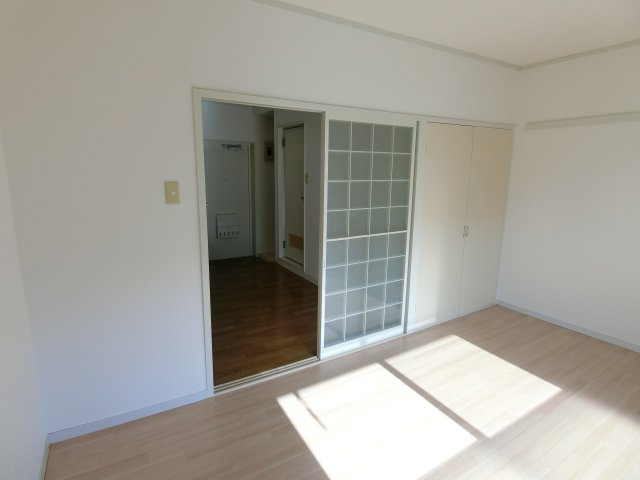 ロイヤルシングルの洋室