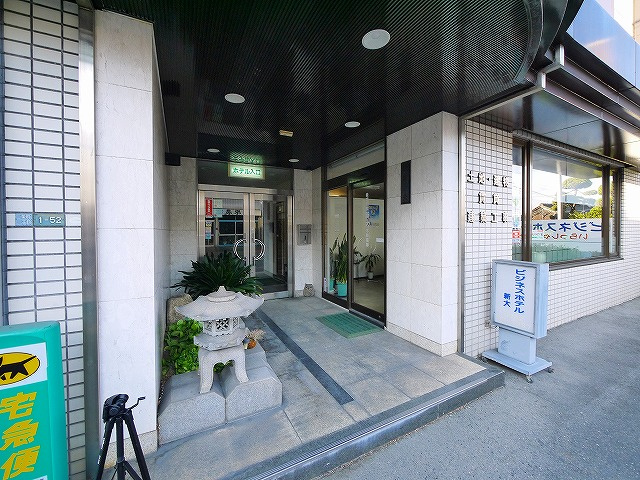 新大ビル二条のエントランス