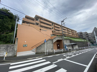 【外観】 | 総戸数３５戸、１９８７年８月築、管理人は日勤勤務につき管理体制良好です♪