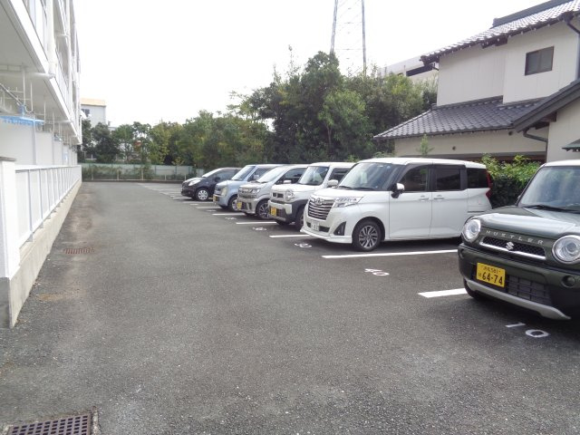 ロイヤルシングルの駐車場