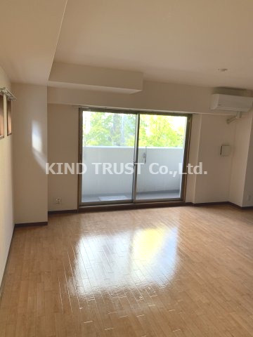 NISHITENMA-Y's villageの居間・リビング|ゆったりとしたリビングです