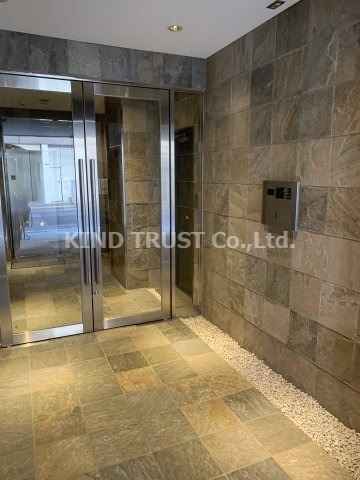 NISHITENMA-Y's villageのエントランス|ゆとりのあるエントランスです