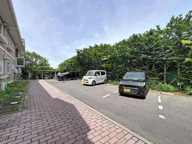 駅チカ なのに 森チカの駐車場