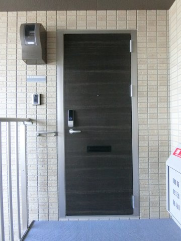 エムグランデの玄関