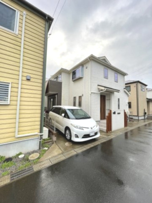 【前面道路含む現地写真】 | 船橋市旭町中古戸建 | 3ナンバーの車もゆったり入ります