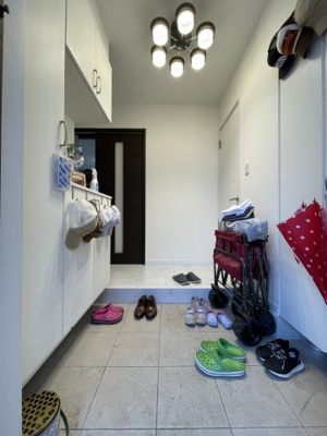 【エントランス】 | 船橋市旭町中古戸建 | 広々とした玄関