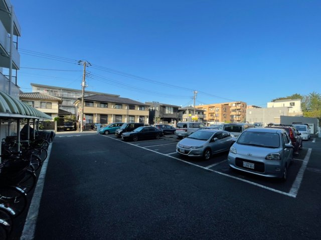 アドリーム幕張本郷吉野の駐車場