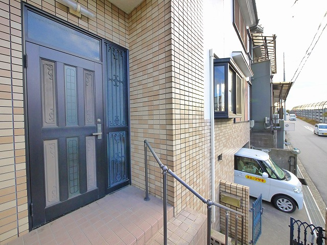 服部台４丁目戸建のエントランス|清潔なエントランスです