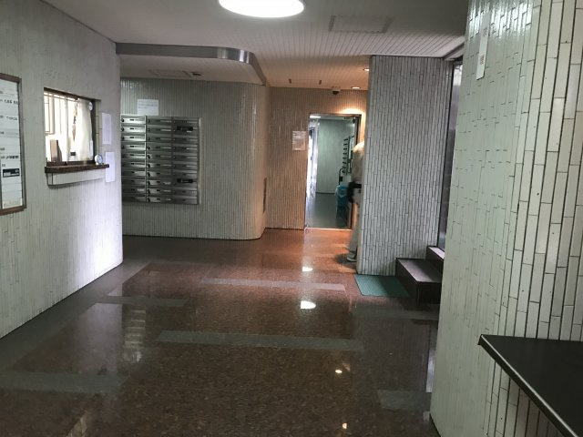 朝日神保町プラザのエントランス