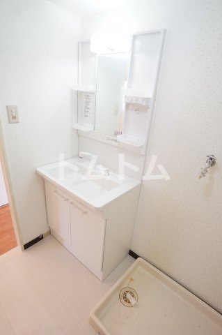 ライトコア前原の独立洗面台|独立洗面台、小物を置くことができて便利です