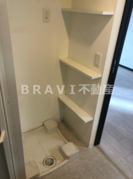 エステムコート谷町四丁目　BRAVI不動産の洗面所|【エステムコート谷町四丁目】洗濯機置場