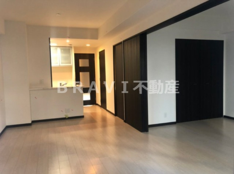 エステムコート谷町四丁目　BRAVI不動産の居間・リビング|【エステムコート谷町四丁目】仕切ることが可能なリビング