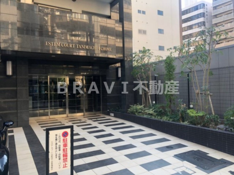 エステムコート谷町四丁目　BRAVI不動産のエントランス|【エステムコート谷町四丁目】きれいに清掃されています。
