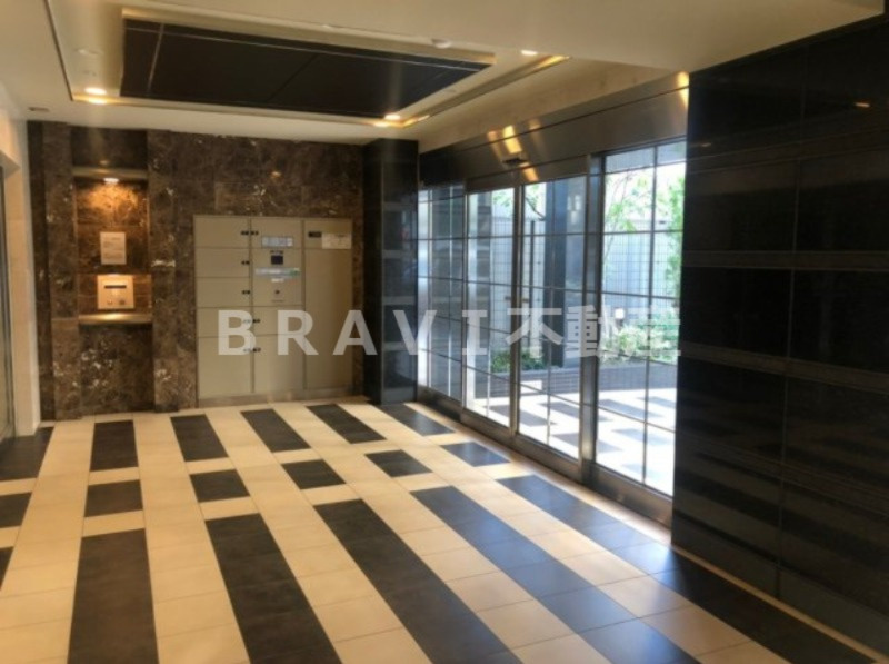エステムコート谷町四丁目　BRAVI不動産のロビー|【エステムコート谷町四丁目】明るいロビー