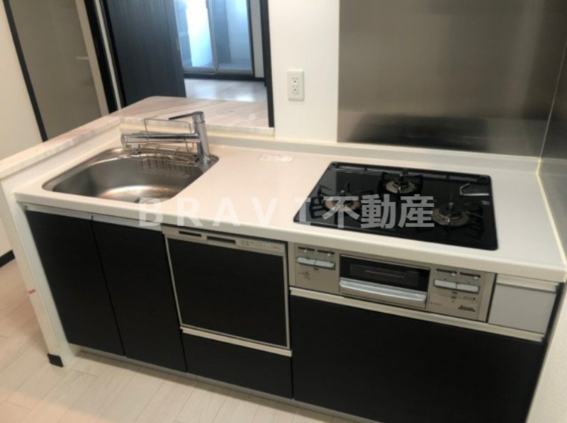 エステムコート谷町四丁目　BRAVI不動産のキッチン|【エステムコート谷町四丁目】グリルつき3口ガスコンロ