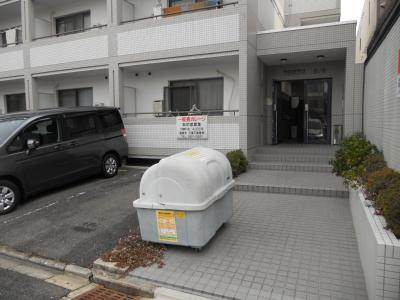 グレーシー西ノ京のエントランス