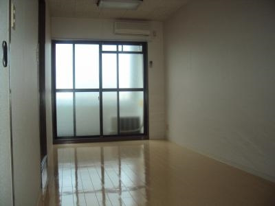 グレーシー西ノ京の居間・リビング|洋室