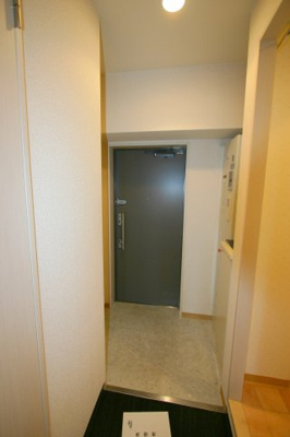 【玄関】 | インペリアル豊中服部 | ※同タイプの写真となり、実際のお部屋とは異なる場合があります